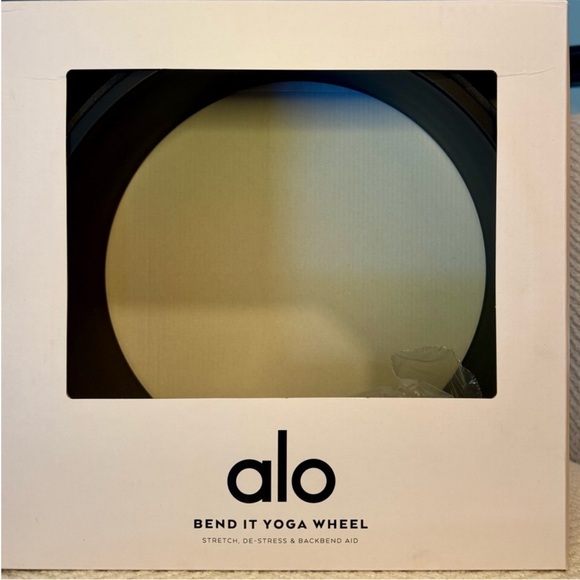 ALO Bend It Yoga Wheel - Picture 4 of 4